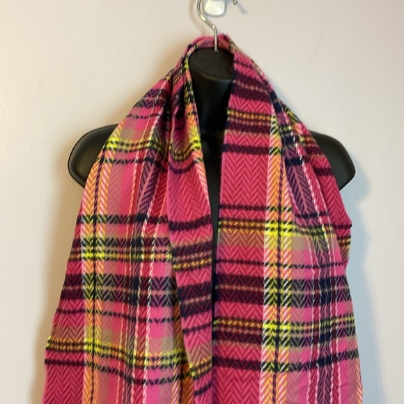 100% Cashmere Made in Scotland Pink Plaid Scarf with Fringe - Picture 2 of 13